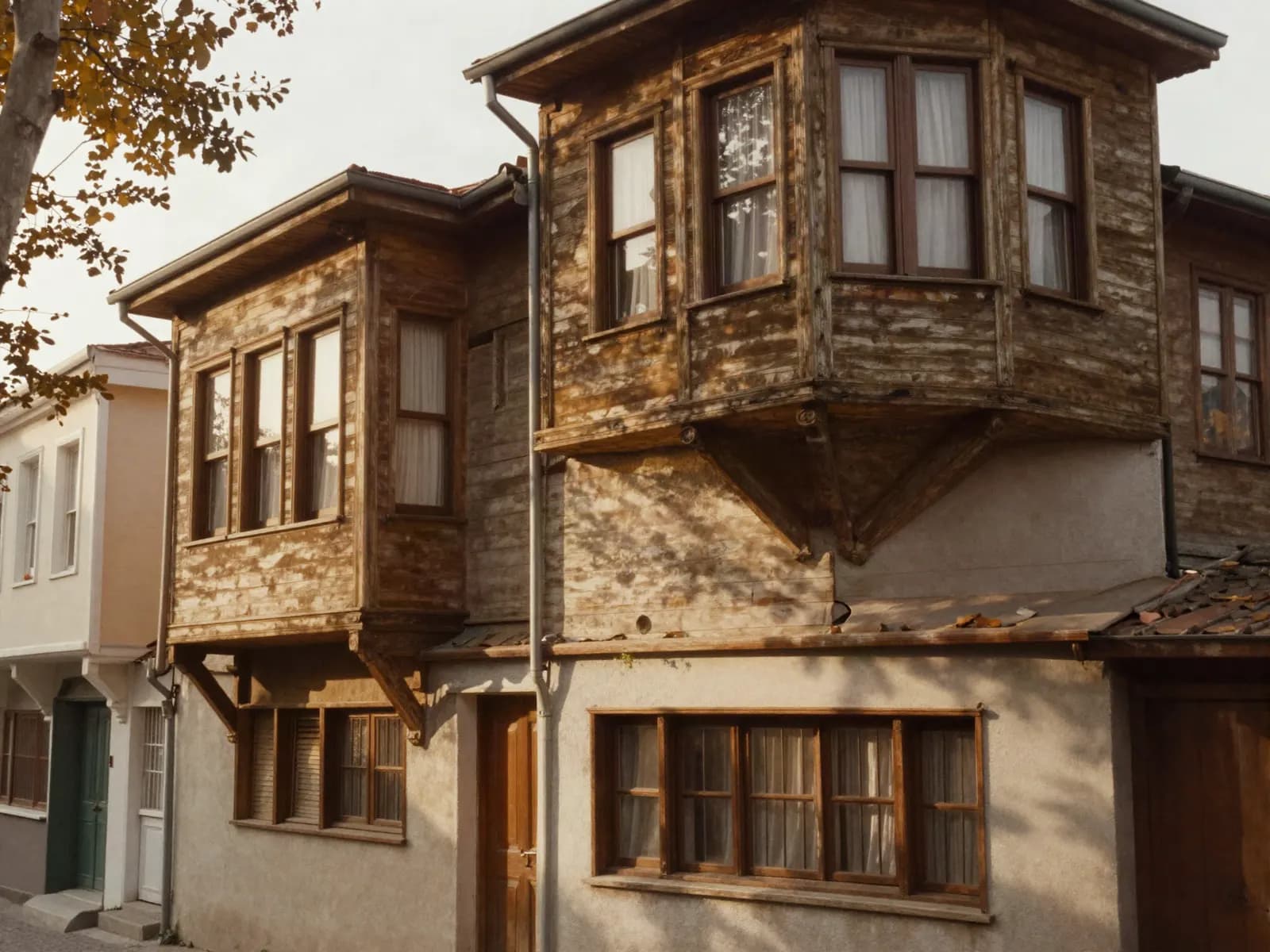 Beyoğlu sokaklarını andıran eski bir İstanbul evi